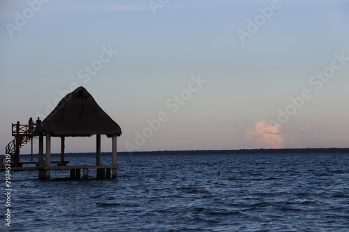 Fototapeta Naklejka Na Ścianę i Meble -  Atardecer en la laguna