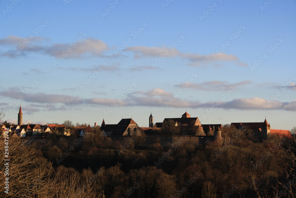 Obraz premium View of city at sunset