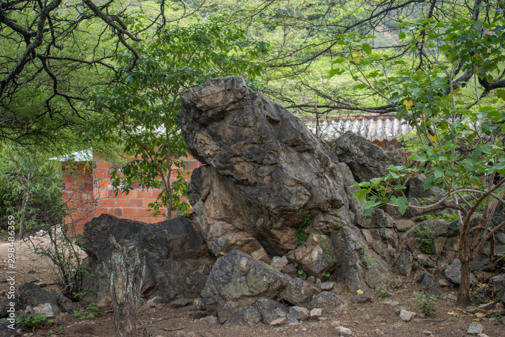 STONE MONOLITH STONE MONOLITH