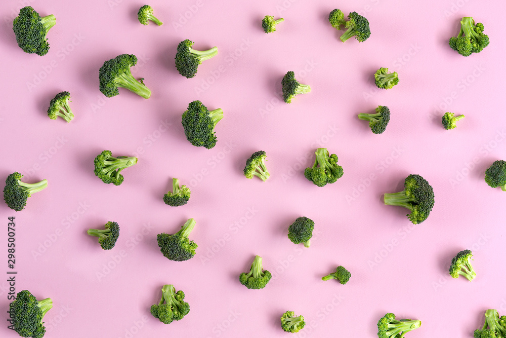 Broccoli pattern isolated on pink top view - obrazy, fototapety, plakaty 
