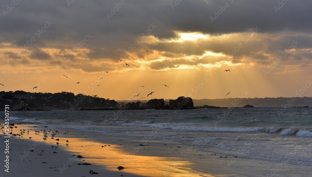 Coucher de soleil sur la mer en Bretagne. France