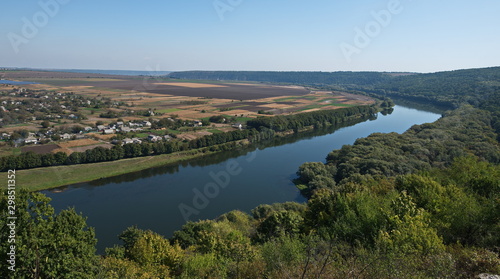 Der Dnjestr zwischen der Ukraine (links/Ort Zekiniwka) und Moldawien (rechts/Stadt Soroca)