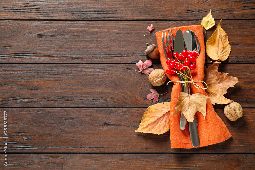 Cutlery and autumn decorations on wooden background, flat lay with space for text. Happy Thanksgiving day - obrazy, fototapety, plakaty 