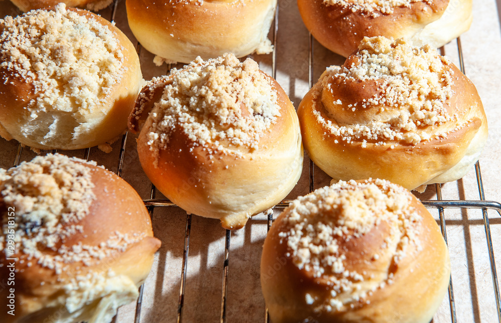 finished buns in the kitchen in the house3