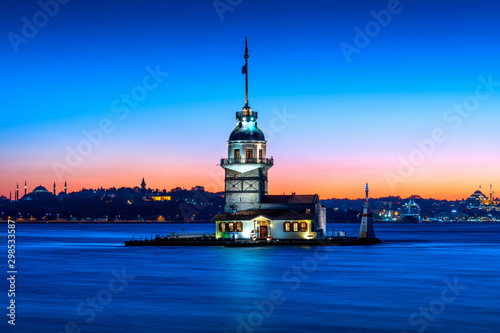 Photography Maiden's tower at night in istanbul, Turkey.