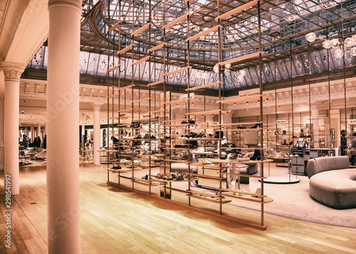 Cuadro en lienzo LE BON MARCHE PARIS