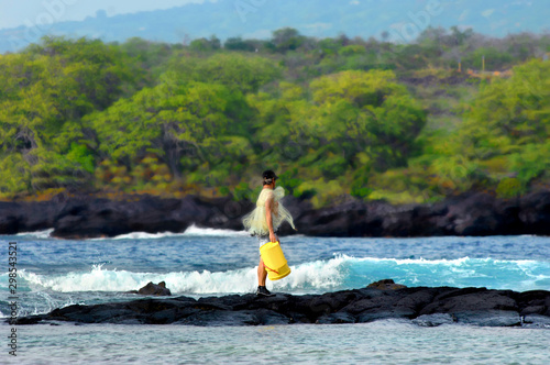 Obraz na płótnie Net Fisherman Stands on Lava Outcrop w salonie
