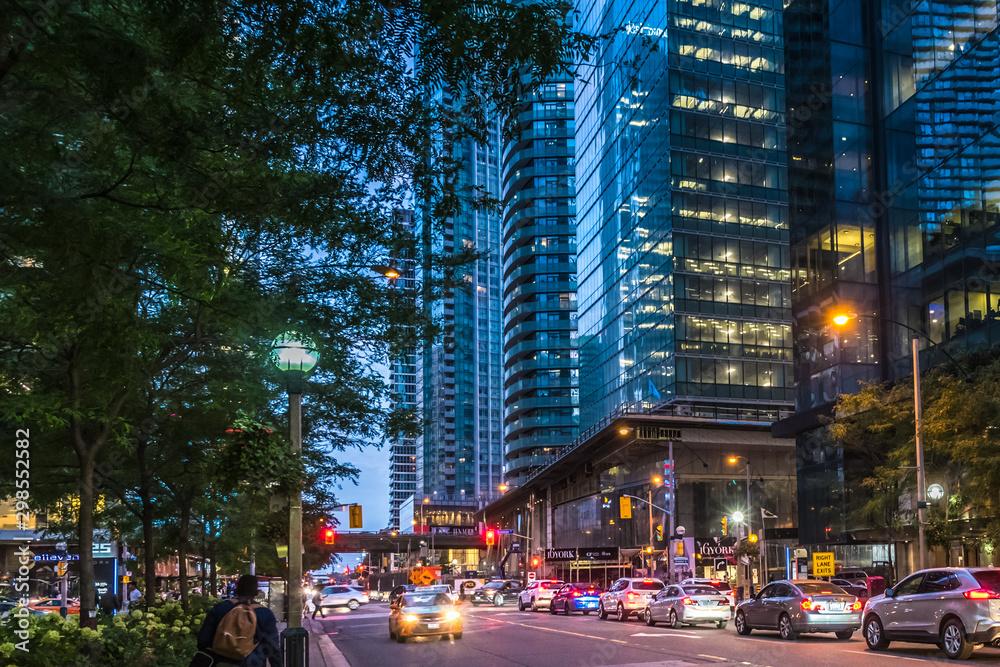 Naklejka premium TORONTO, ONTARIO / CANADA - SEPTEMBER 20 2019: Toronto downtown. Evening