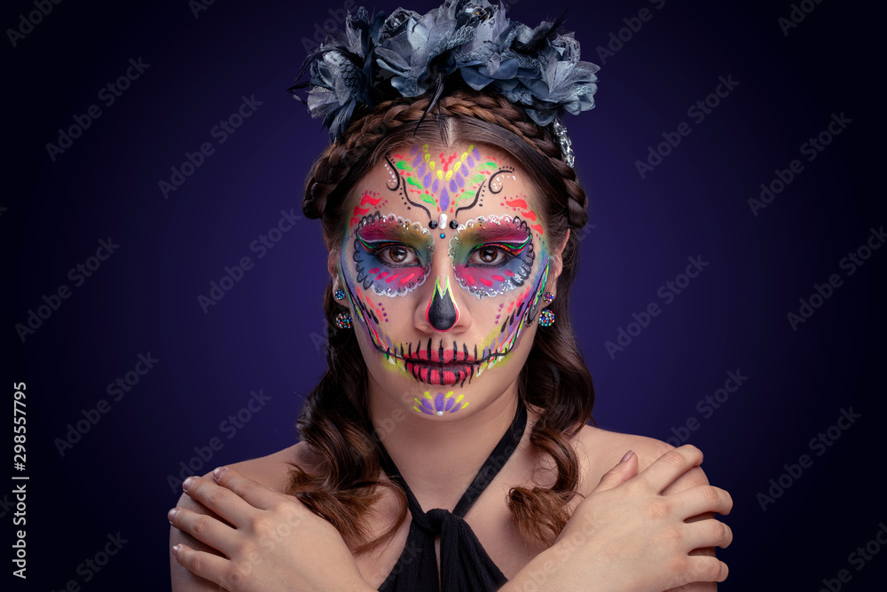 Maquillaje de Catrina con vestido negro y fondo de colores foto de Stock | Adobe Stock Maquillaje de Catrina con vestido negro y fondo de colores foto de Stock | Adobe Stock