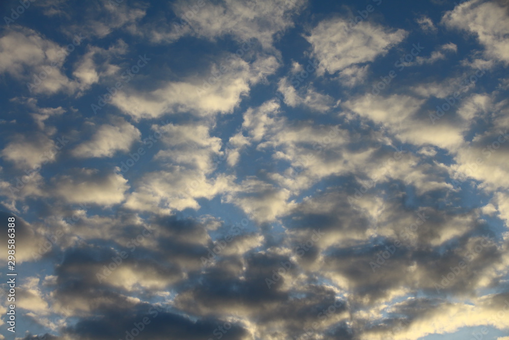 a clody sky (bulutlu bir gökyüzü)