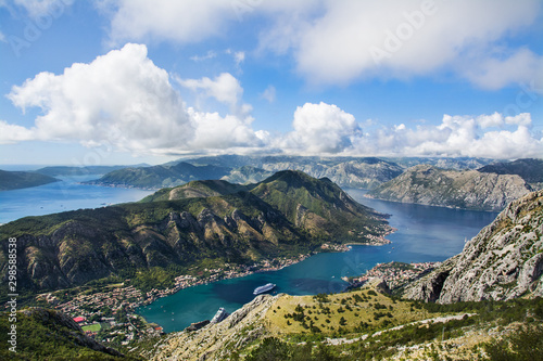 fiord w Czarnogórze, piękny widok na Kotor, góry i morze Adriatyckie