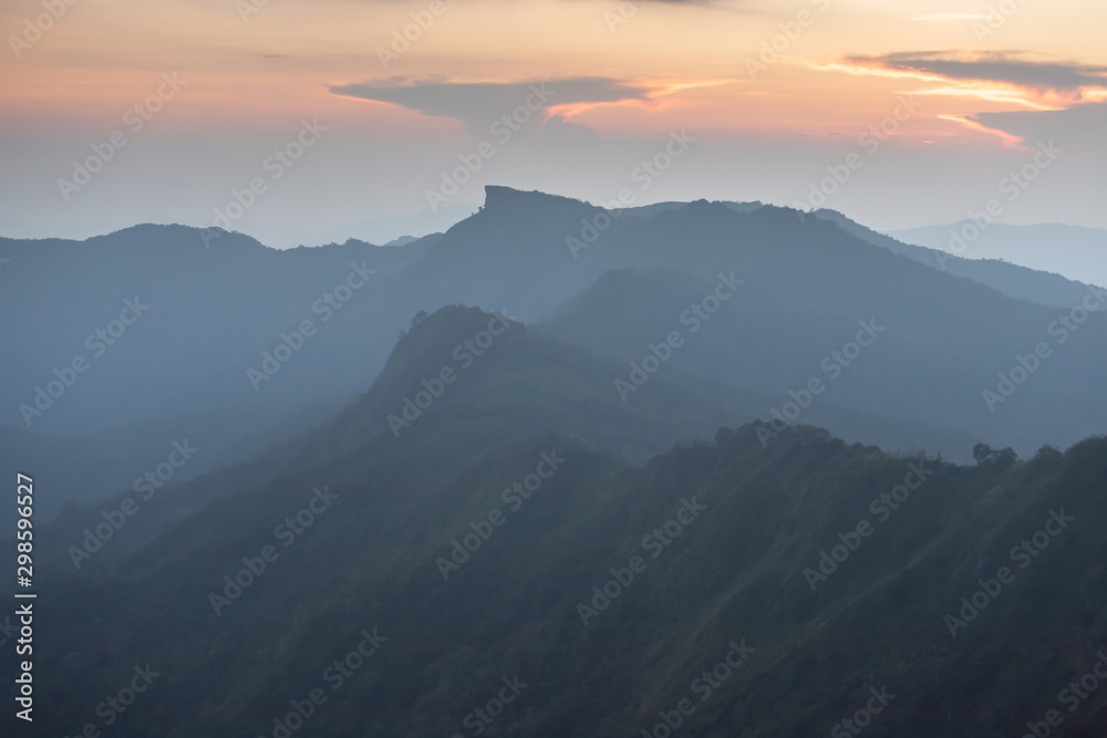 Fototapeta premium phu chee dow mountain (phu chee dao/phu chi dao) , Beautiful landscape sunrise mountain in Chiang rai , Northern of Thailand.