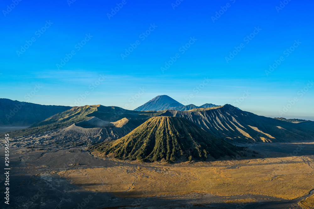 Bromo Volcano Group Indonesia is amazingly beautiful. And there is a miracle Worth a visit to admire this strange geographic beauty Bromo Volcano Group Indonesia is amazingly beautiful. And there is a miracle Worth a visit to admire this strange geographic beauty