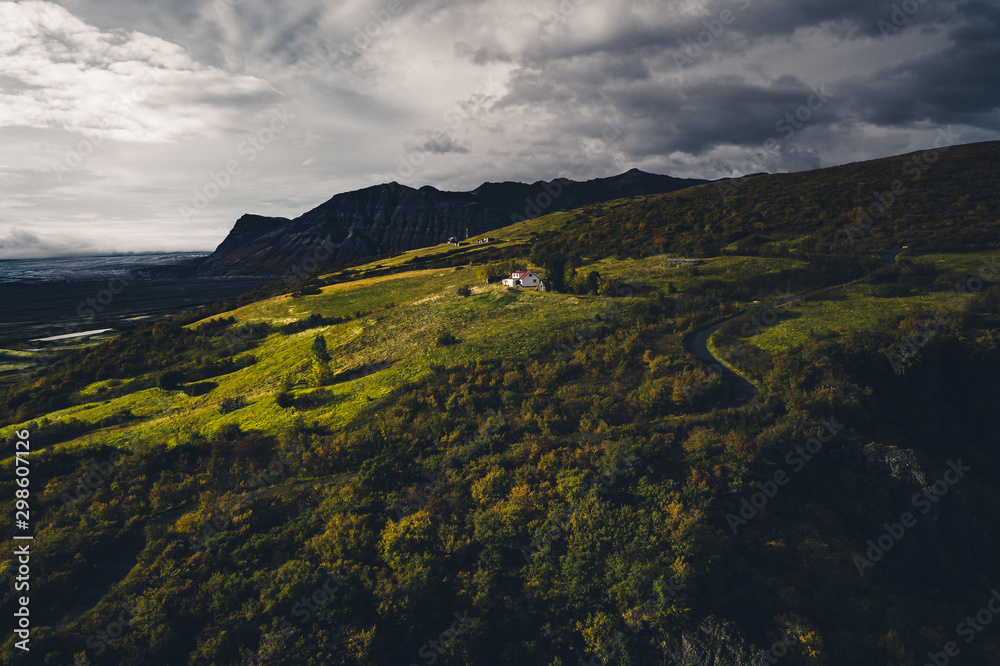 Fototapeta premium House on a cliff in Iceland 