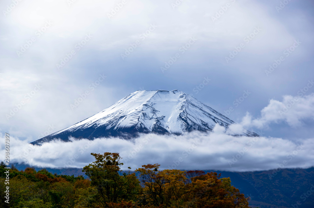 Obraz premium 雨上がりの富士山