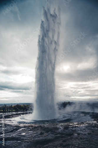 Fotografia Waterfall in Iceland on a cloudy day