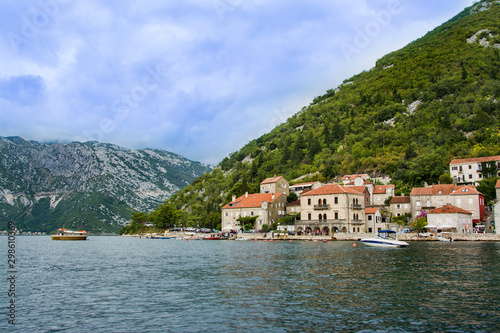 stare miasteczko Perast w zatoce Kotorskiej, Czarnogóra © VinyLove Foto