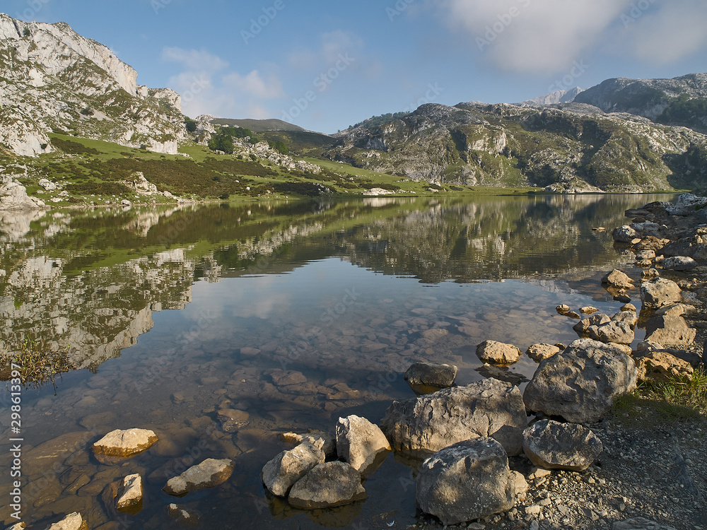 Fototapeta premium Lago montaña