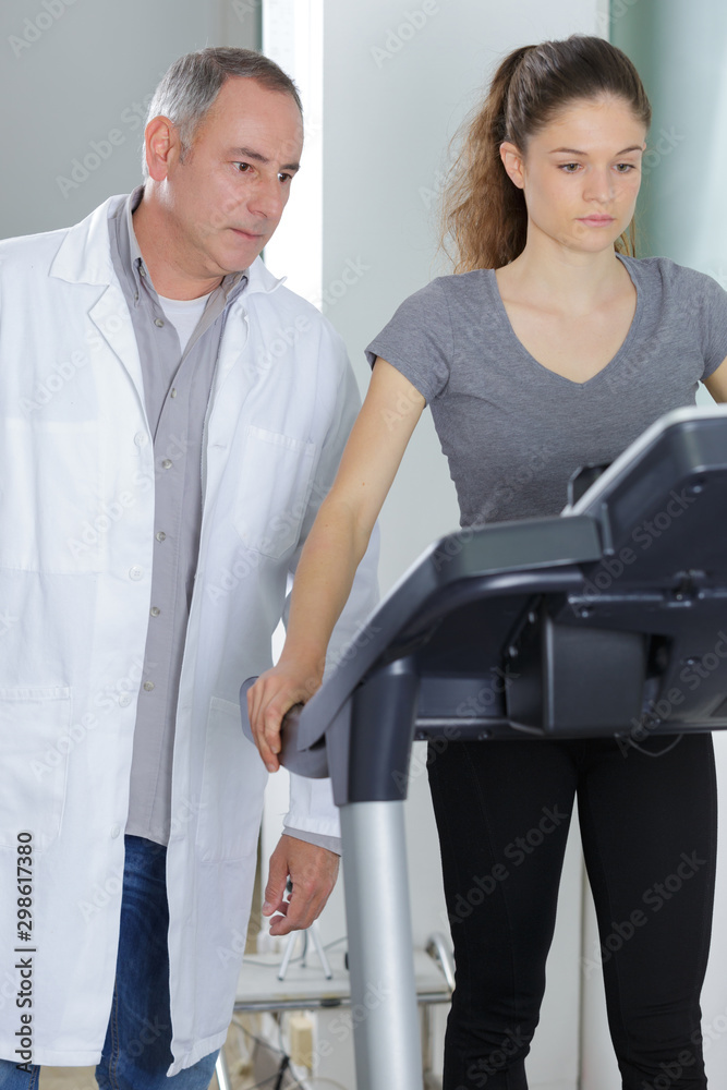 Obraz premium podriatist checking female patient