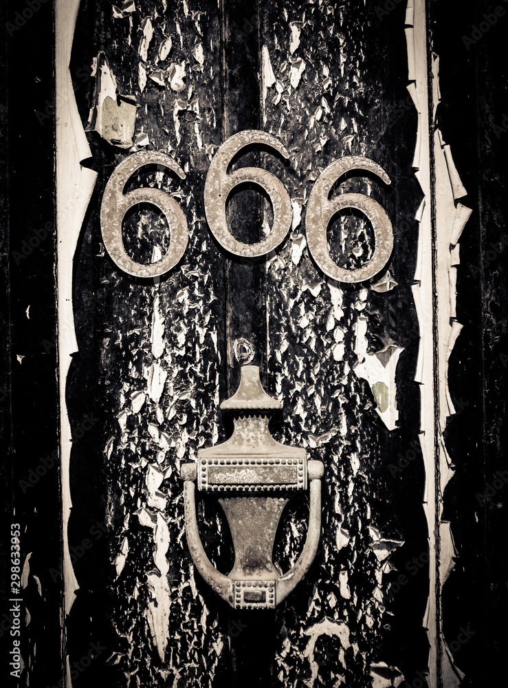 Scary 666 Door foto de Stock | Adobe Stock