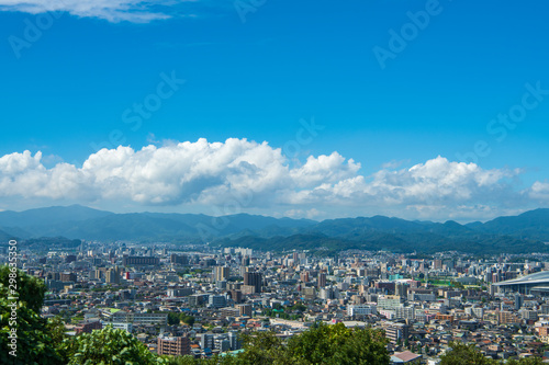 夏の青空と北九州市街地【福岡県北九州市】