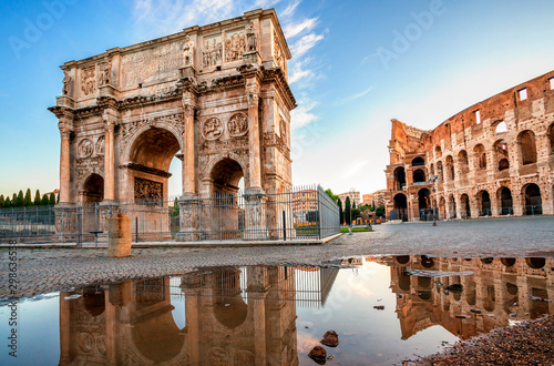 Cuadro en lienzo Arch of Constantine and Colosseum in Rome, Italy