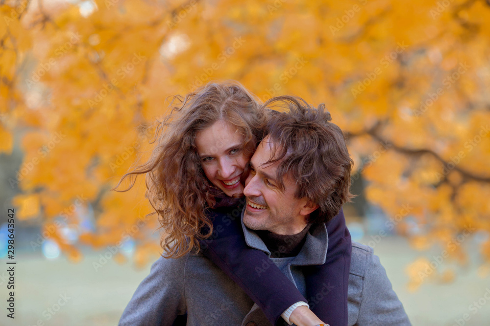 Fototapeta premium Couple in autumn park