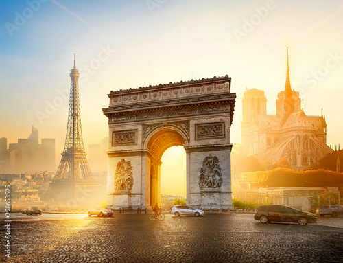 Symbols of Paris © Givaga