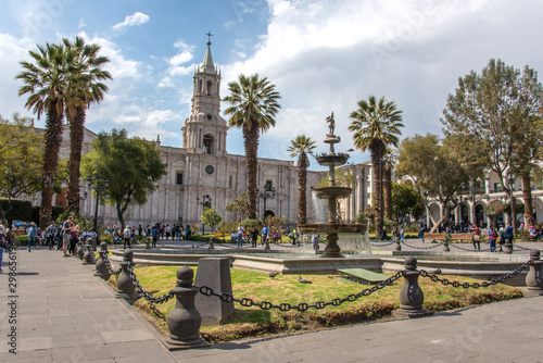 Obraz na płótnie Plaza de Armas and Basilica Cathedral of Arequipa (Peru) w salonie