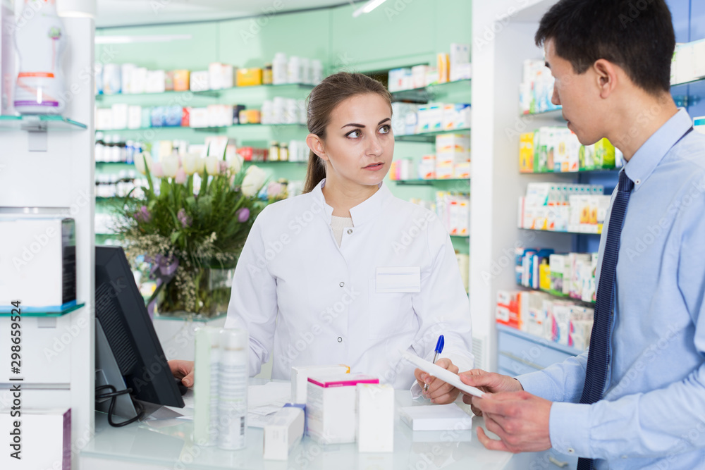Woman pharmacist is recommending medicine for man