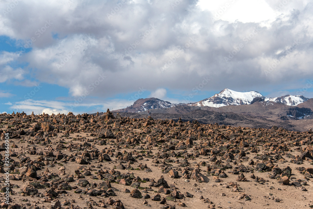 The Mirador de Los Andes (“Andes Lookout”), also known as the Patapampa Pass, is a breathtaking lookout point between Arequipa and Chivay (Peru)
