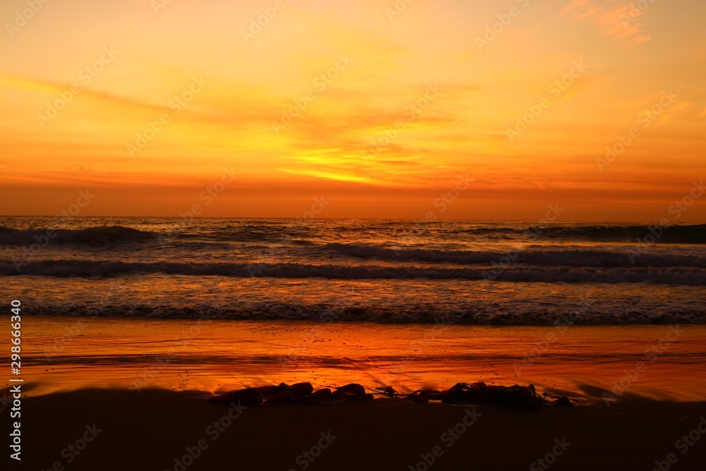 Fototapeta premium Fall beach sunset