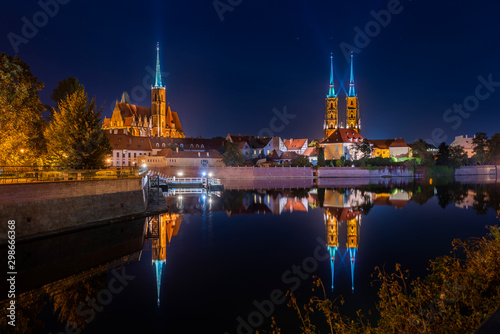 wroclaw cathedral by night