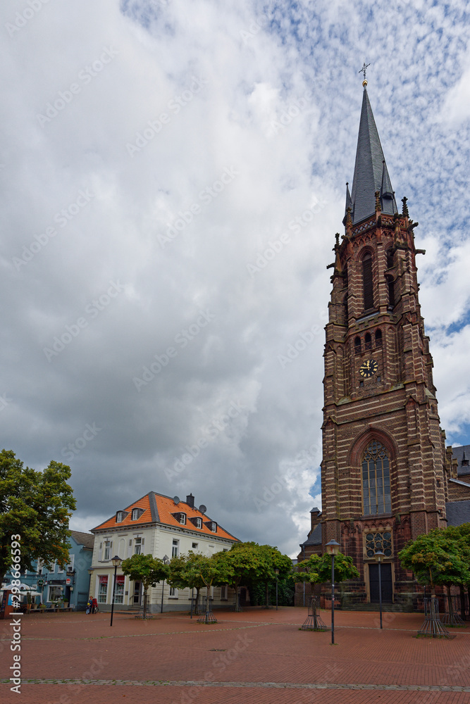 Marktplatz mit Kirche St. Michael, Waldniel, Schwalmtal, Niederrhein