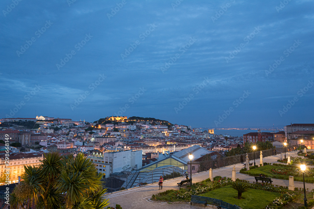 Fototapeta premium Vista de Lisboa de noche