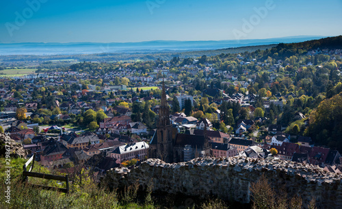 Blick auf Thann im südlichen Elsass in Frankreich