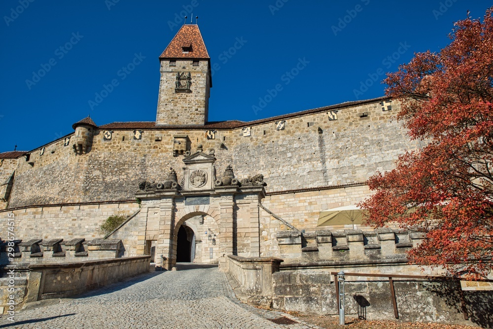 Burgmauer und Turm der Veste Coburg in Oberfranken Deutschland