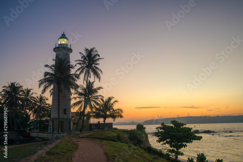levée de soleil sur le phare de galle fort au Sri Lanka