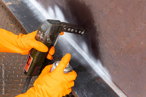 Step to Non-Destructive Testing(NDT) of welding with process Magnetic Particle Testing(MT).