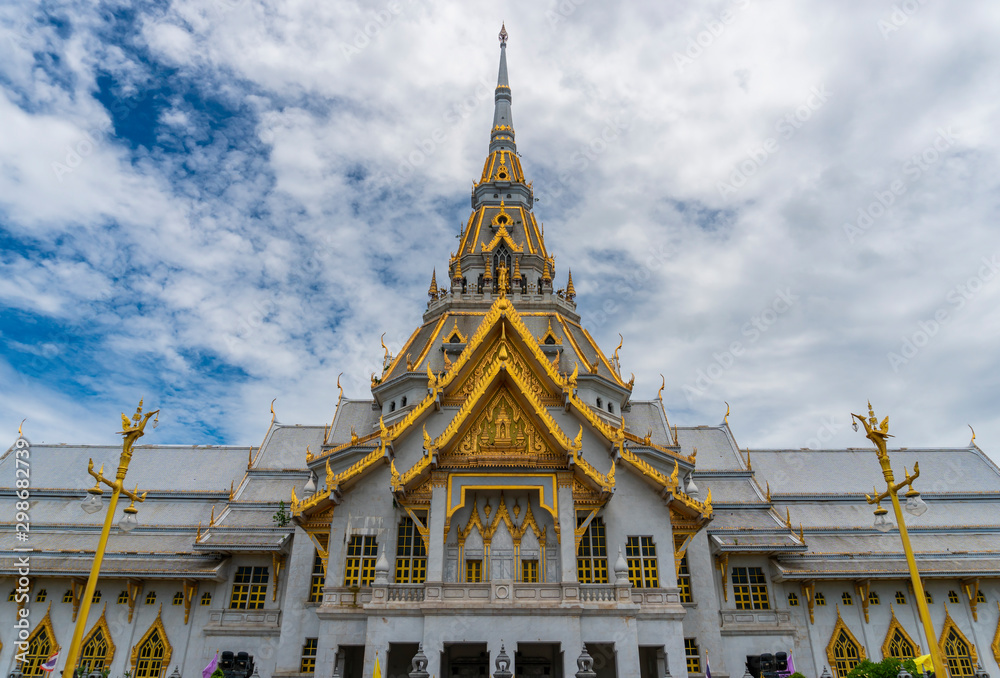 Fototapeta premium Wat Sothon Wararam Worawihan in Chachoengsao, Thailand.
