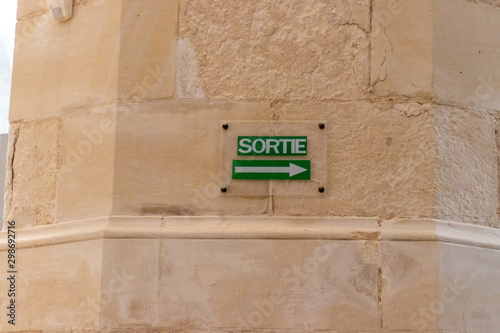 panneau d'indication de sortie