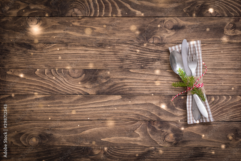 Christmas table place setting with linen napkin on the wooden background - obrazy, fototapety, plakaty 