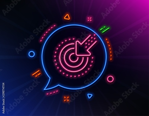 Targeting line icon. Neon laser lights. Result arrow sign. Traffic management symbol. Glow laser speech bubble. Neon lights chat bubble. Banner badge with targeting icon. Vector