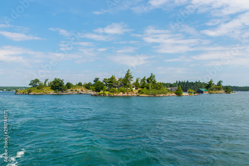 Thousand Islands or Thousand Islands Archipelago is an archipelago on the upper reaches of the St. Lawrence River on the US-Canada border © Alicina