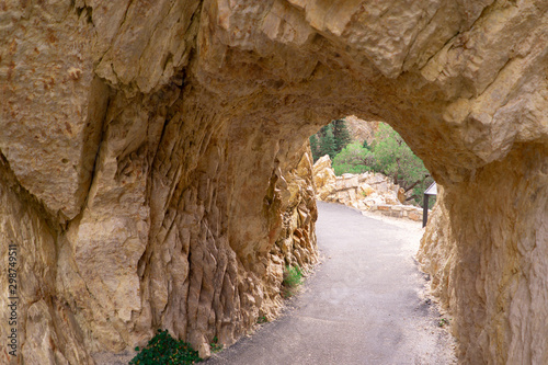 自然トンネル