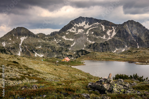 Fototapeta Naklejka Na Ścianę i Meble -  Tevnoto Ezero hut and lake at Pirin mountain in Bulgaria.