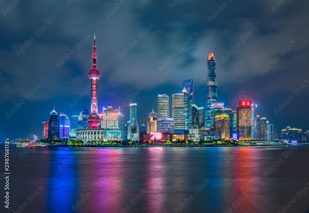 Obraz premium Shanghai city skyline, Panoramic view of shanghai city skyline and Huangpu river, Shanghai China