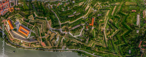 Quadro em tela Giant aerial panorama view of Petrovaradin fortress trdava above the Danube Rive
