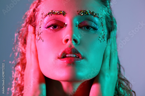 Young woman with creative e...