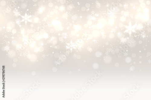 金色と銀色を背景とした光輝く雪の結晶